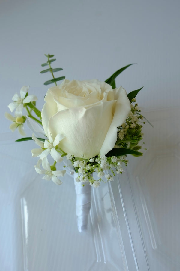 Boutonniere white rose